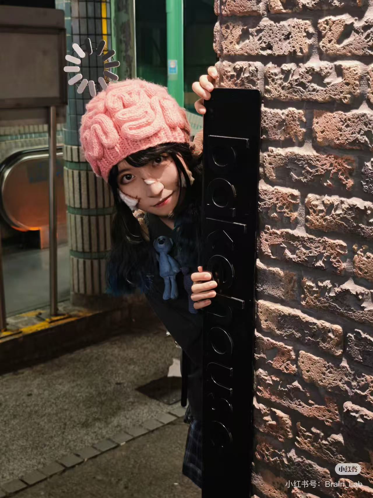 戴着针织脑子帽的主理人